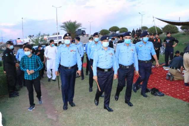 IGP joins policemen in `Iftar’ at police picket