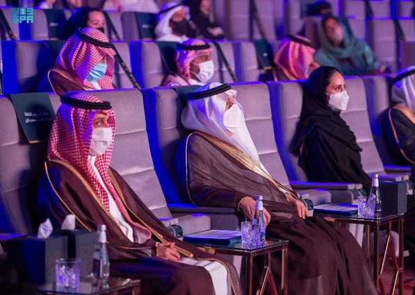 نيابة عن سمو ولي العهد أمير منطقة الرياض يُكرم الفائزين بالجوائز الثقافية الوطنية