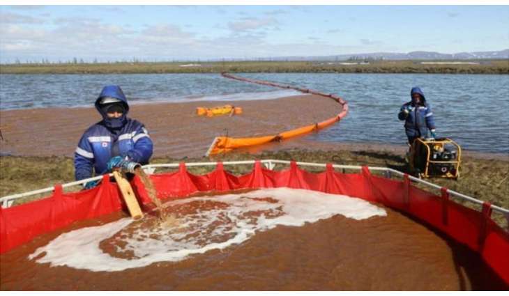 Russia's Tuapse City on High Alert Following Spill of Oil Into Sea - Emergency Service