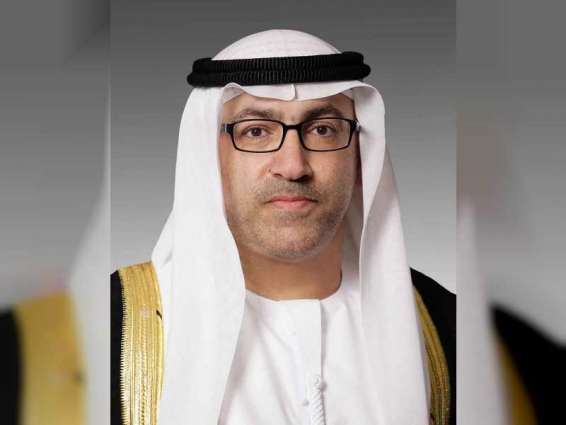 Health minister reviews UAE's experience in COVID-19 management, governance