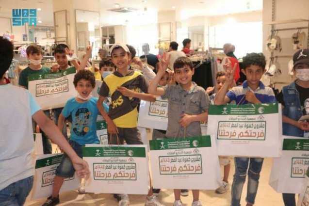 مركز الملك سلمان للإغاثة يدشن مشروع توزيع كسوة عيد الفطر للأطفال الأيتام في لبنان
