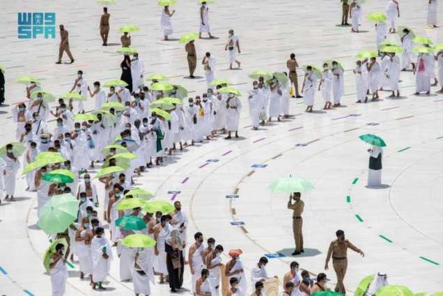 الشؤون الإسلامية توزع أكثر من 14 ألف مظلة شمسية للمعتمرين في آخر جمعة من رمضان ضمن مبادرة 