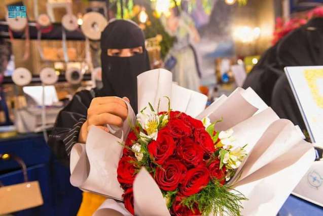 الورود بتبوك أكثر الهدايا بالعيد تحمل بأنواعها وألوانها معاني ودلالات كثيرة