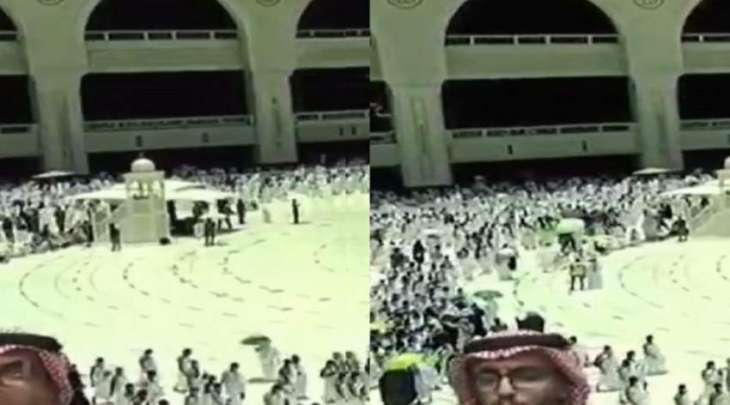 ایقاف شخص حاول الصعود علی منبر الحرم المکي الشریف أثناء خطبة الجمعة