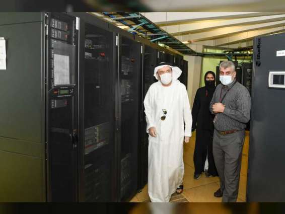 Zaki Nusseibeh visits Green Data Centre in UAEU