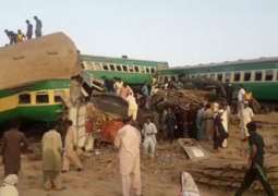 At least 50 killed, 70 injured in train accident in Ghotki