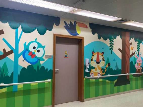 "دبي للثقافة" تحول ممرات قسم الأطفال في مستشفى لطيفة الى معرض فني زاخر بالجمال لراحة الطفل النفسية