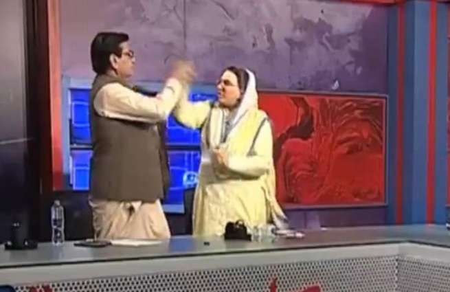 Twitter reacts as #FirdousAshiqAwan's clip of slapping Mandokhels goes viral