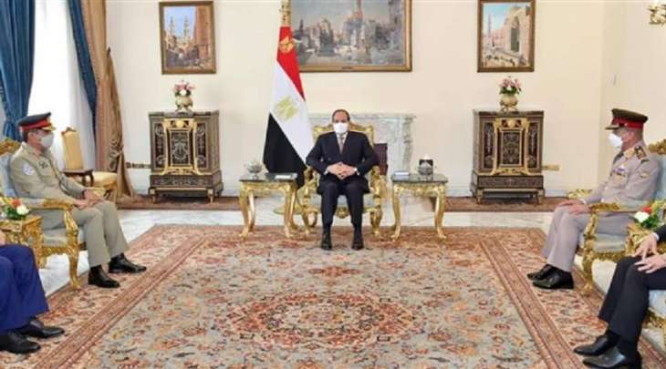 رئیس جمھوریة مصر یستقبل رئیس ھیئة الأرکان المشترکة للقوات الباکستانیة الفریق أول ندیم رضا