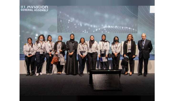 فرع منظمة نساء في الطيران بدبي يقدم منحا دراسية للنجوم الواعدين