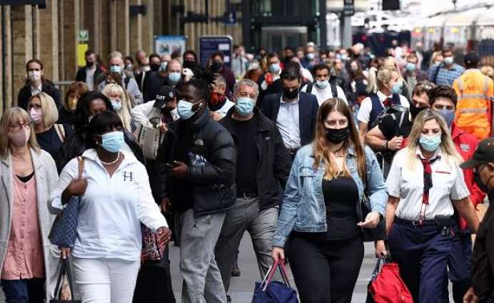 Most People in UK to Keep Wearing Face Masks When COVID-19 Restrictions Are Lifted -Survey
