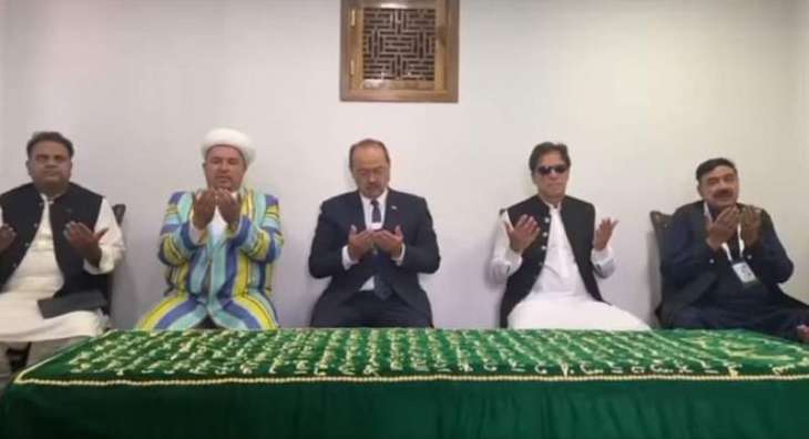 PM Imran pays homage to Imam Bukhari in Samarkand