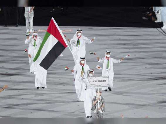 المطروشي يحمل علم الدولة في حفل افتتاح أولمبياد طوكيو 2020