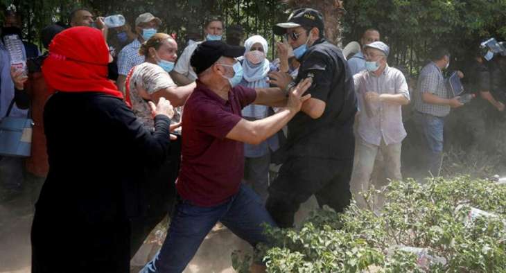 Supporters of Tunisian President Clash With Opponents Near Parliament Building - Reports