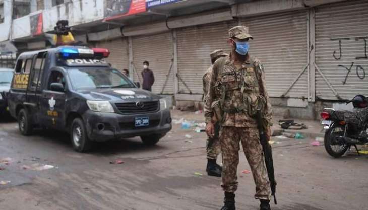 Checkpoints set up to enforce lockdown in Karachi