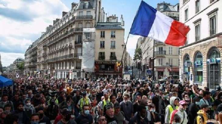 At Least 3 Police Officers Injured at Protests Against COVID-19 Passes in Paris - Reports