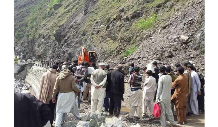 Karakoram Highway blocked at three points due land-sliding