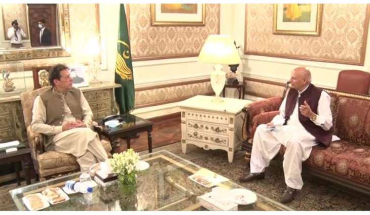 Punjab Governor calls on PM Imran Khan
 