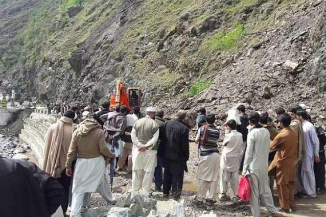 Karakoram Highway blocked at three points due land-sliding
