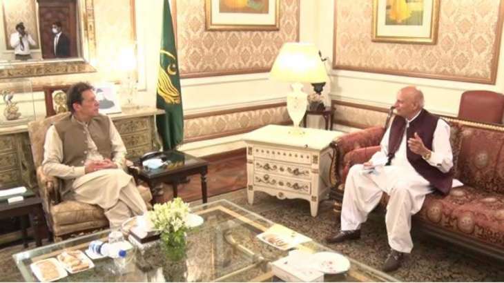 Punjab Governor calls on PM Imran Khan
 