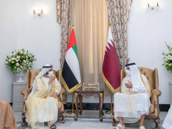 محمد بن راشد يلتقي أمير دولة قطر على هامش "مؤتمر بغداد للتعاون والشراكة"