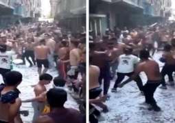 شباب یرقصون نصف عراة وسط أحد الشوارع فی مصر