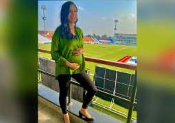 Zainab Abbas shares interesting photo with her travel partner  