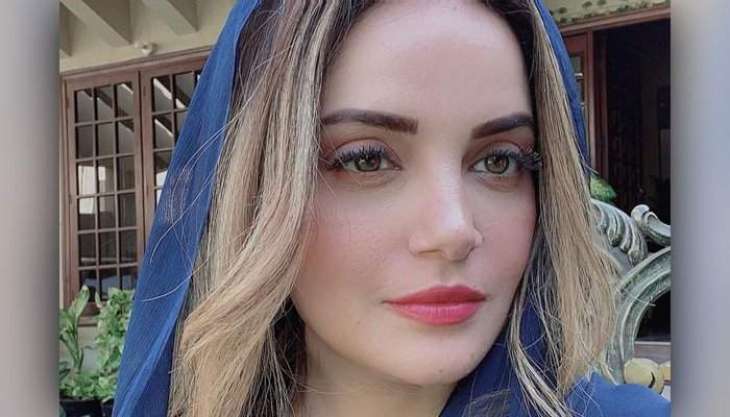Armeena Khan annoyed with fake trolls on Twitter