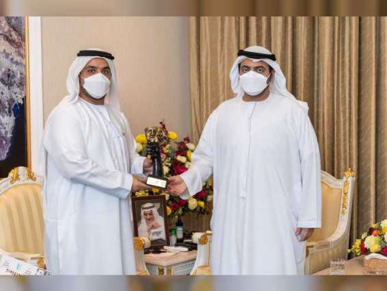 Fujairah Crown Prince receives British professional boxer