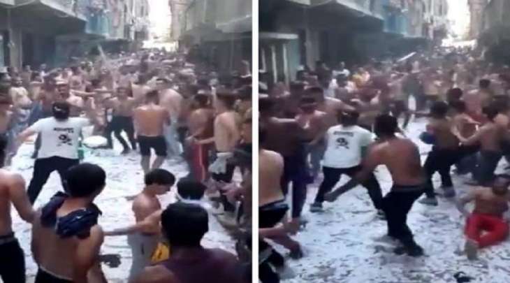 شباب یرقصون نصف عراة وسط أحد الشوارع فی مصر