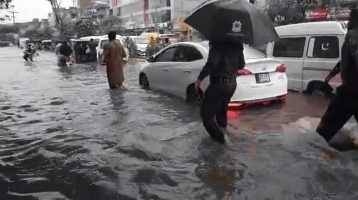 Heavy rain disrupts life in many parts of Lahore