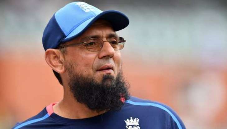 Interim coach Saqlain Mushtaq delivers first lecture to national team