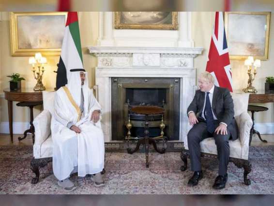 محمد بن زايد ورئيس وزراء بريطانيا يبحثان في لندن علاقات البلدين والتطورات الإقليمية
