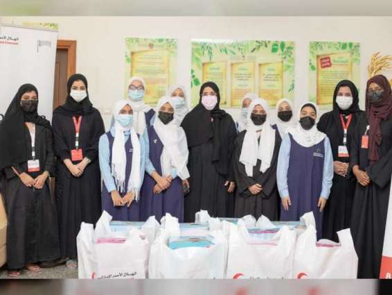 تعاون بين " منار الإيمان الخيرية " و" الهلال الأحمر "‬ في توزيع الحقائب المدرسية على الأيتام بعجمان‬