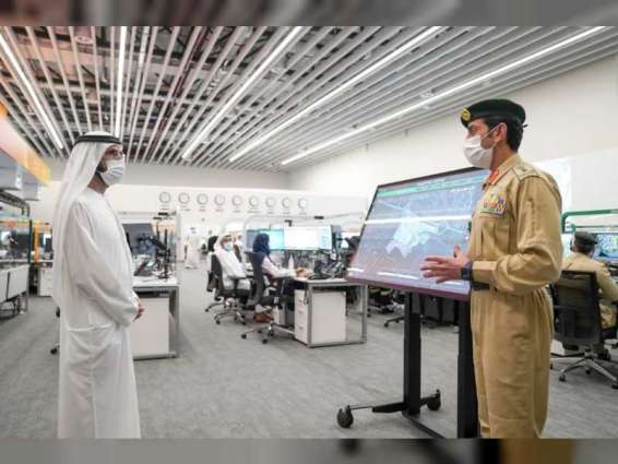 محمد بن راشد يزور غرفة عمليات إكسبو 2020 دبي ويشيد بجهود جميع الجهات المعنية