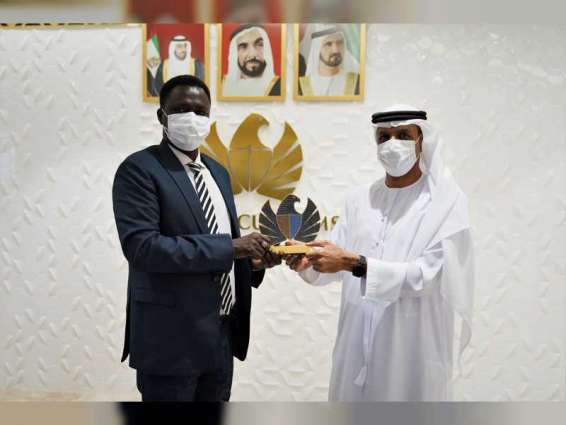 جمارك دبي تستعرض تجربتها في تطوير خدمات ذكية أمام وفد سوداني