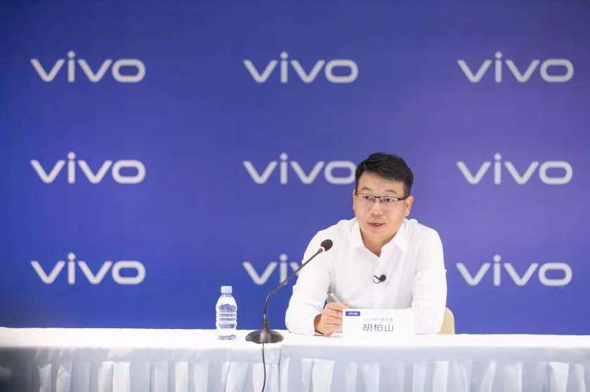 Hu Baishan, Executive Vice President & COO at vivo, speaking at the press event