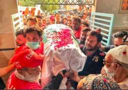 Umar Sharif laid to rest in graveyard on premises of Hazrat Abdullah Shah Ghazi’s shrine