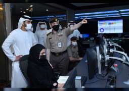 منصور بن محمد يزور مطار دبي الدولي ويطّلع على سير العمل والخدمات المقدمة للمسافرين