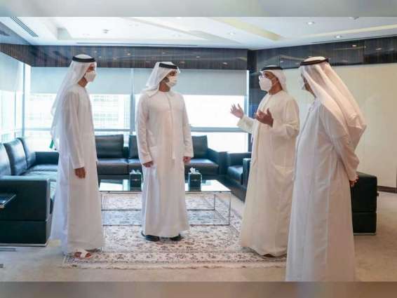 Maktoum bin Mohammed meets with the Finance Ministry’s team in Abu Dhabi