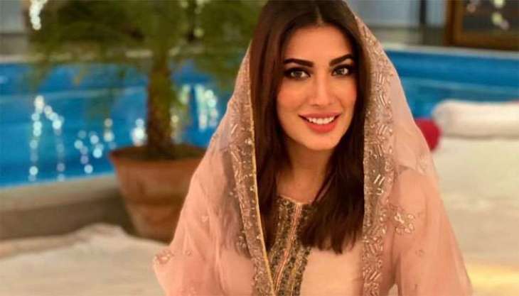 Mehwish Hayat announces plans to host 2021 Lux Style Award