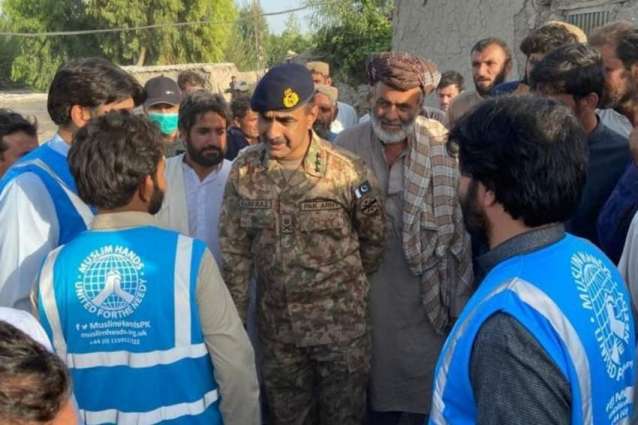 Commander Balochistan Corps visits earthquake hit areas.