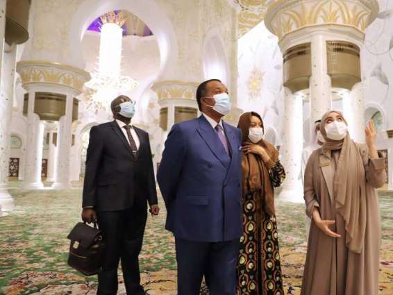رئيس جمهورية الكونغو يزور جامع الشيخ زايد الكبير في أبوظبي.  