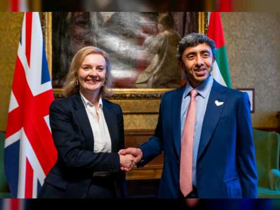 عبدالله بن زايد يلتقي وزيرة خارجية بريطانيا في لندن
