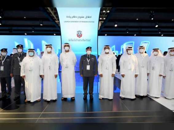 مدير عام شرطة أبوظبي "جيتكس 2021" يواكب التوجهات الرقمية للإمارات