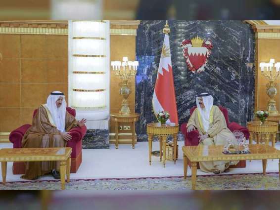 ملك البحرين يستقبل صقر غباش