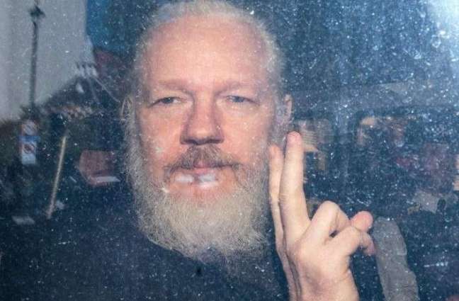 Assange's Fiancée Says He Lost Weight in British Prison, Looks Unhealthy