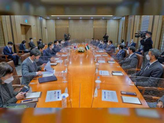 Saqr Ghobash discusses parliamentary cooperation with Speaker of South Korean National Assembly