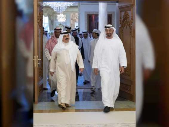 Mohamed bin Zayed receives King Hamad of Bahrain