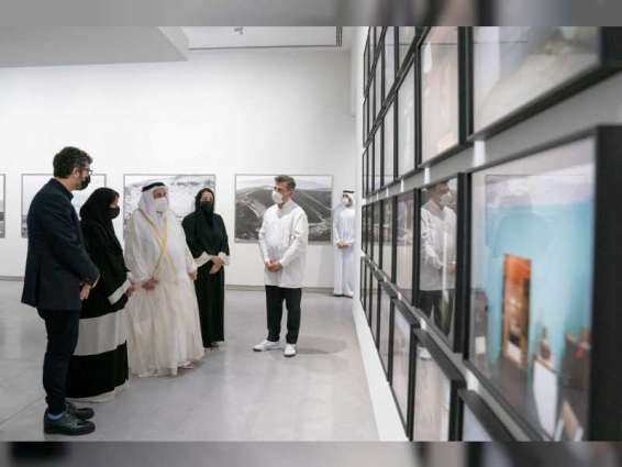 حاكم الشارقة يفتتح المعرض الفني "الوجه الآخر للصمت" لهراير سركيسيان